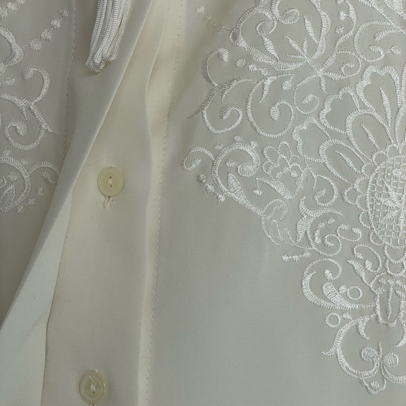 Vintage embroidered tassel front, off white blouse, size 18 by Christie and Jill - Picture 5 of 10